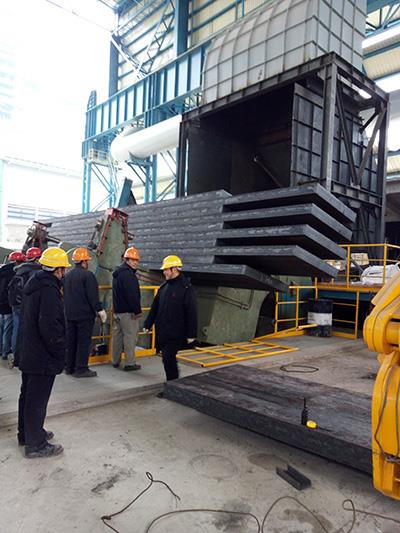 山鋼集團380噸鐵水包液壓傾翻負載試驗